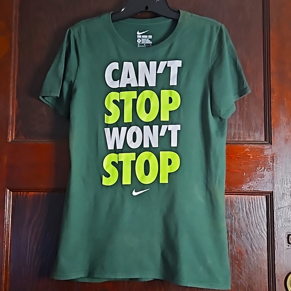NIKE Athletic Cut Graphic T-Shirt - Size M